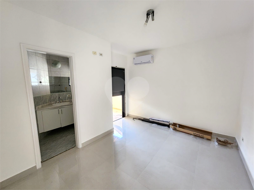 Casa de Condomínio para alugar com 3 quartos, 180m² - Foto 14