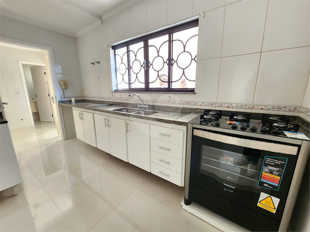 Casa de Condomínio para alugar com 3 quartos, 180m² - Foto 3