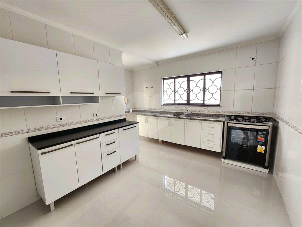 Casa de Condomínio para alugar com 3 quartos, 180m² - Foto 4