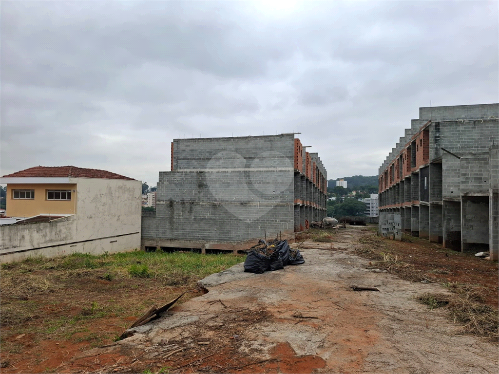 SOBRADO condomínio fechado no TREMEMBÉ com 3 suítes e 3 vagas de garagem