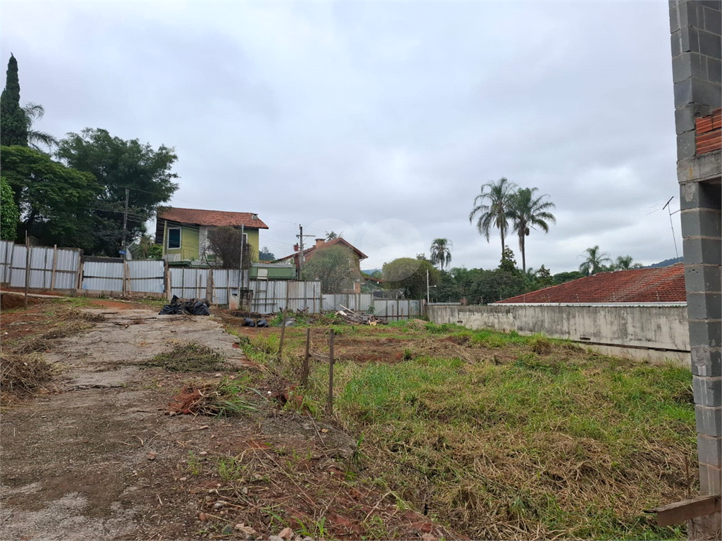 SOBRADO condomínio fechado no TREMEMBÉ com 3 suítes e 3 vagas de garagem