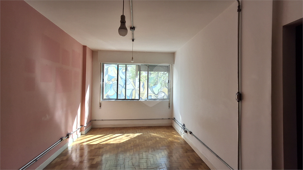 Apartamento à venda de 1 dormitório com 54 m2 na rua Martins Fontes, Consolação