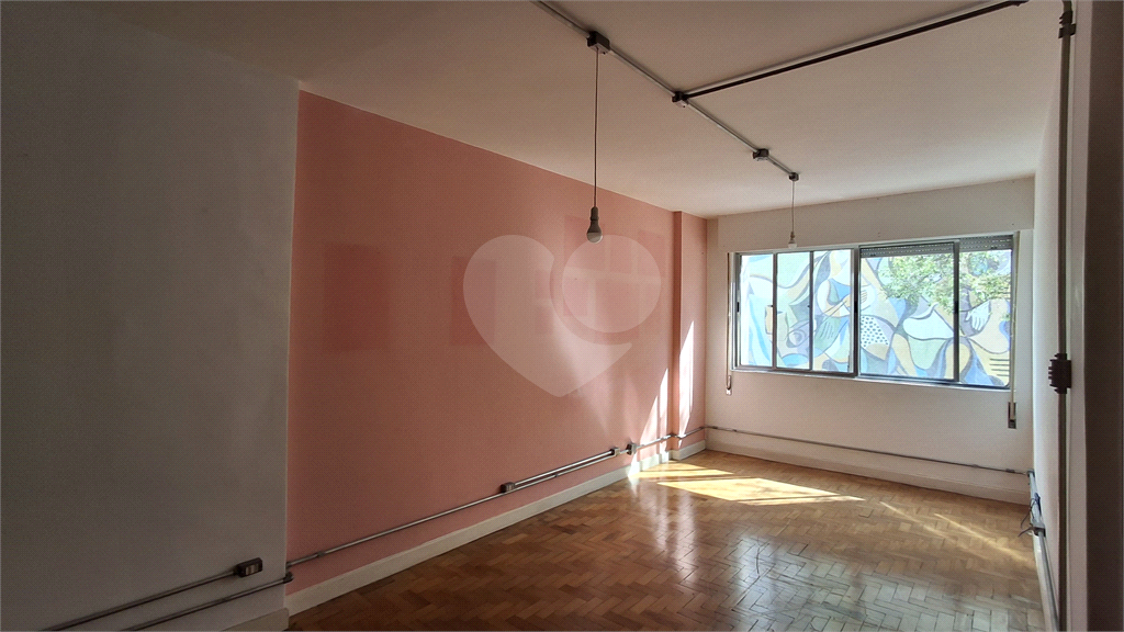 Apartamento à venda de 1 dormitório com 54 m2 na rua Martins Fontes, Consolação