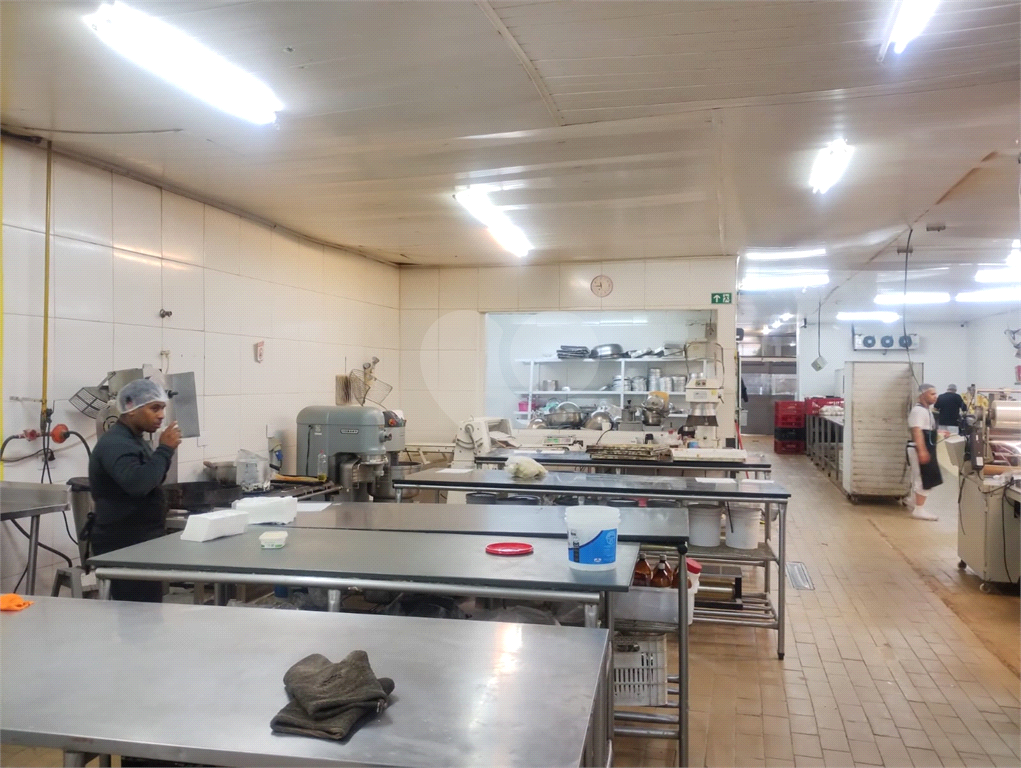 Prédio Comercial à Venda na Casa Verde Baixa – Localização Estratégica e Estrutura Completa