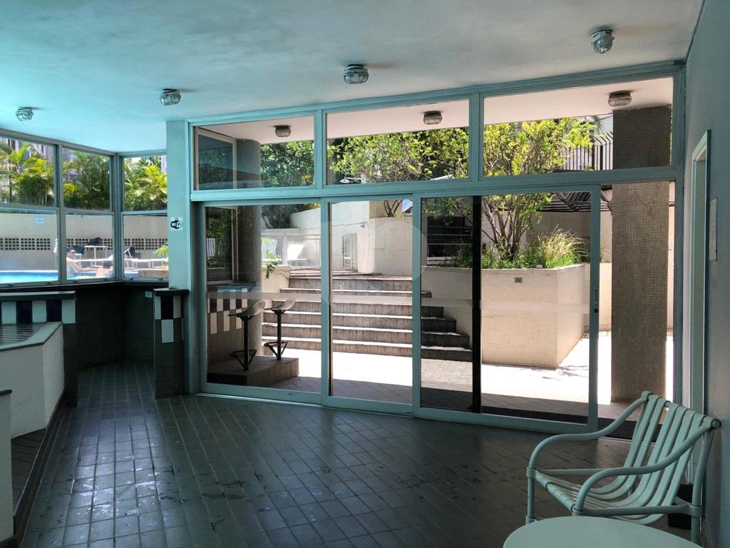 APARTAMENTO em PINHEIROS