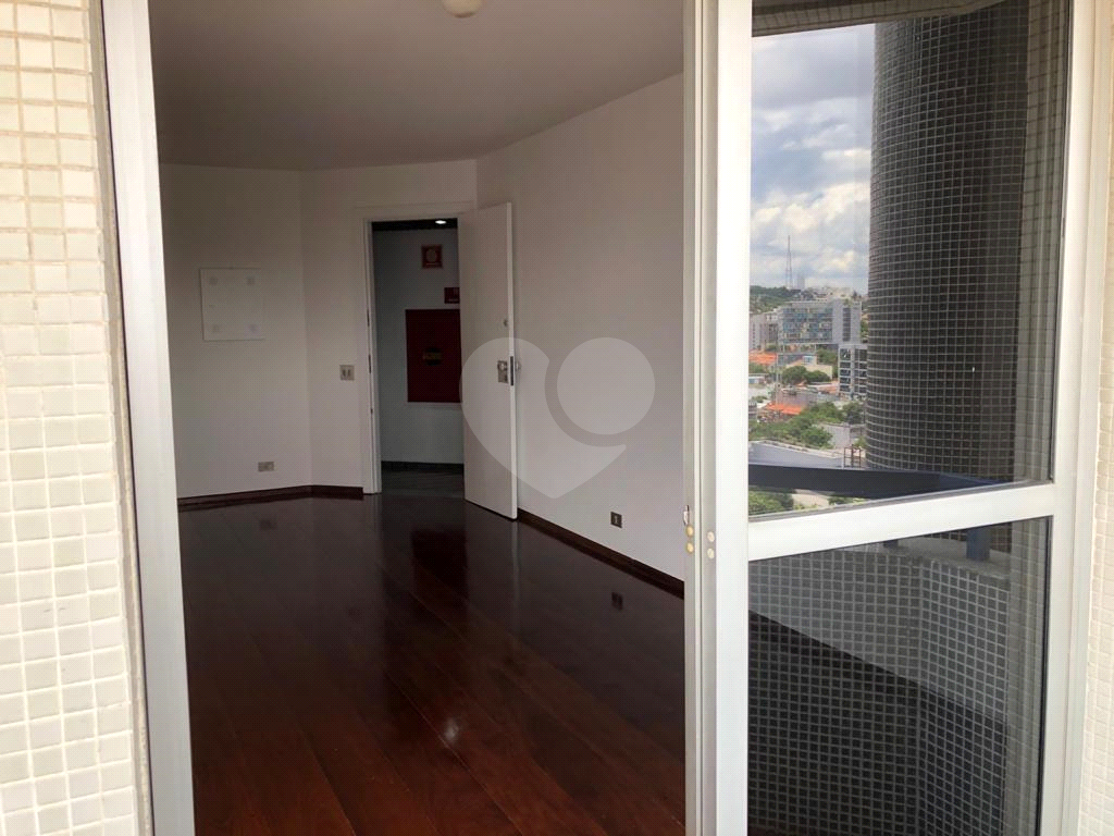 APARTAMENTO em PINHEIROS