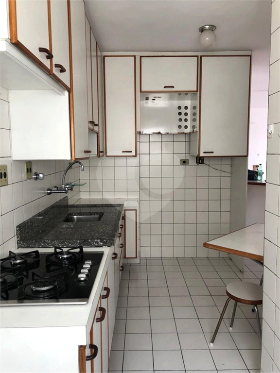 APARTAMENTO em PINHEIROS