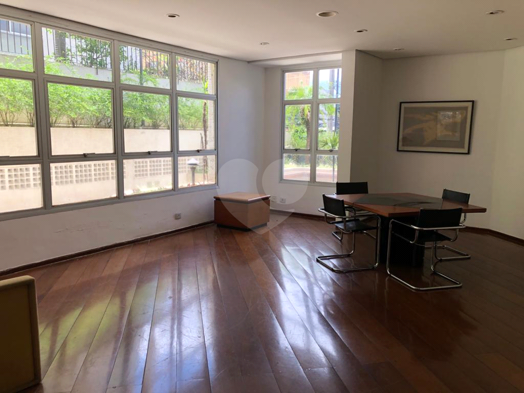 APARTAMENTO em PINHEIROS