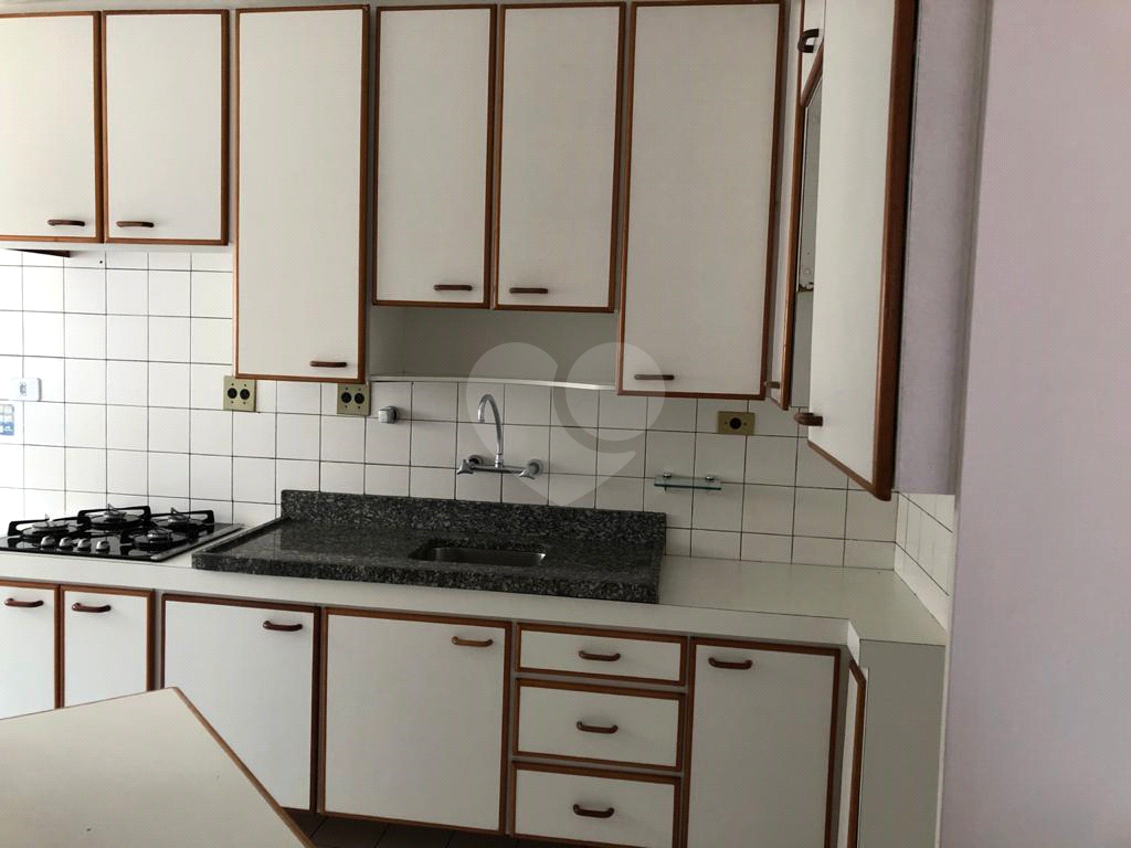 APARTAMENTO em PINHEIROS