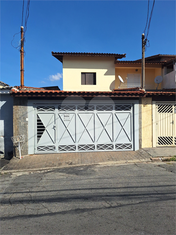 Sobradão na Vila Nova Mazzei ha 07 minutos de carro do Metro Tucuruvi com 03 dormitórios sendo 01 suíte 02 vagas de garagem.