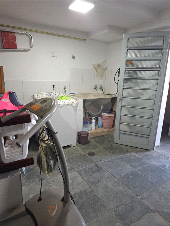 Sobradão na Vila Nova Mazzei ha 07 minutos de carro do Metro Tucuruvi com 03 dormitórios sendo 01 suíte 02 vagas de garagem.