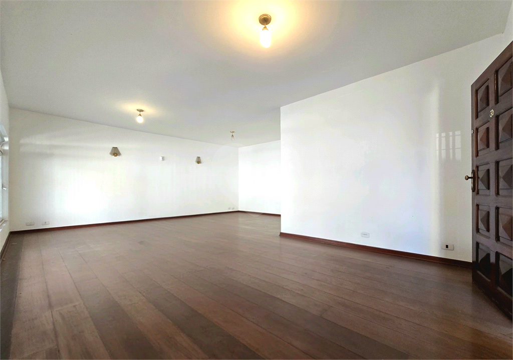 Casa à venda com 3 dormitórios 4 banheiros no JARDIM DA GLORIA