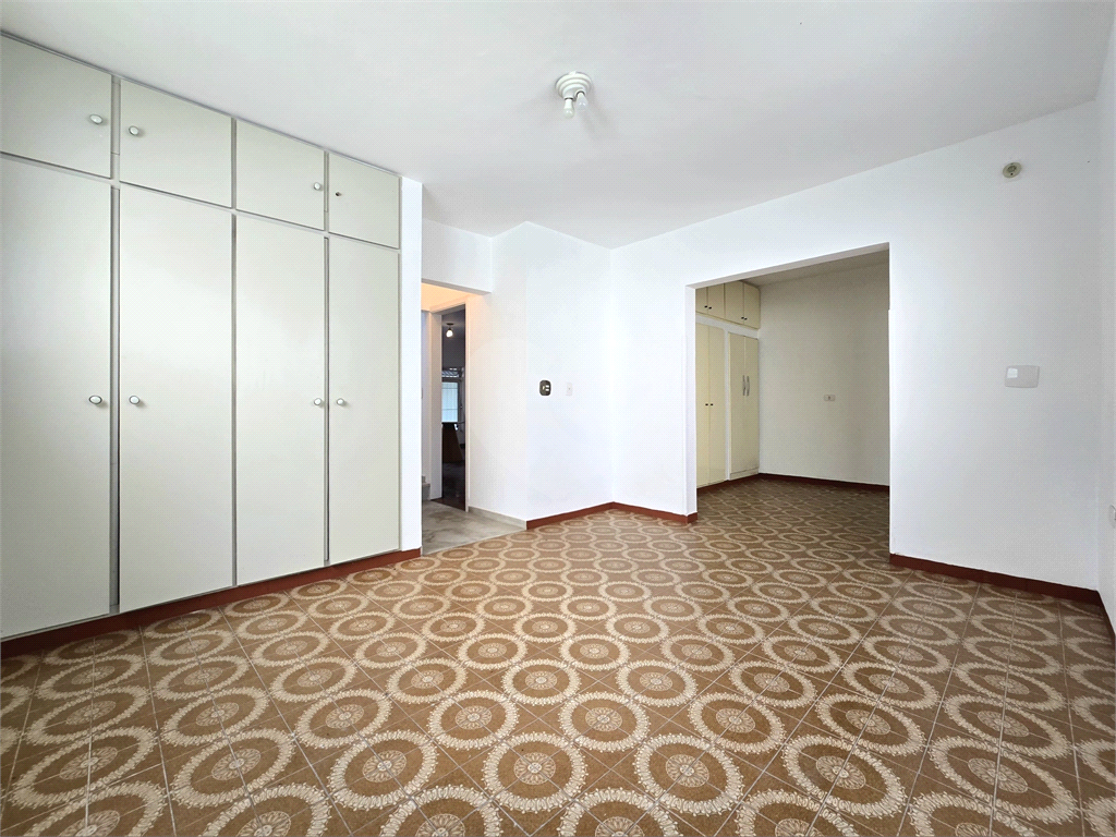 Casa à venda com 3 dormitórios 4 banheiros no JARDIM DA GLORIA