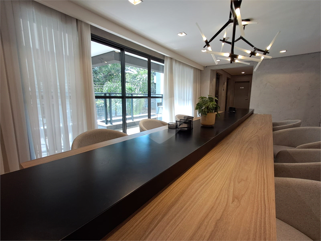 Studio com decoração refinada 26m² mobiliado com lazer Pinheiros