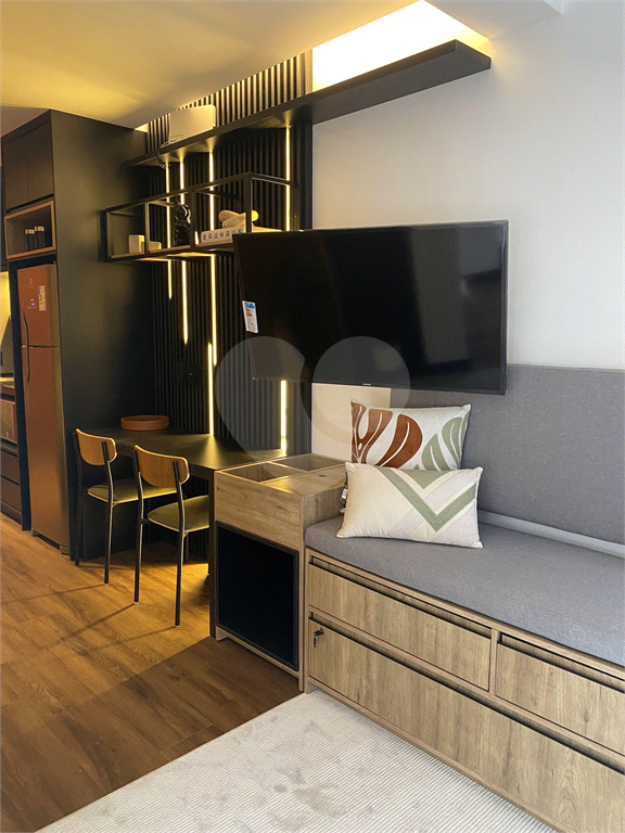 Studio mobiliado de 26m² decoração sofisticada Pinheiros