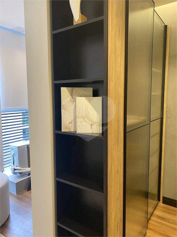Studio mobiliado de 26m² decoração sofisticada Pinheiros