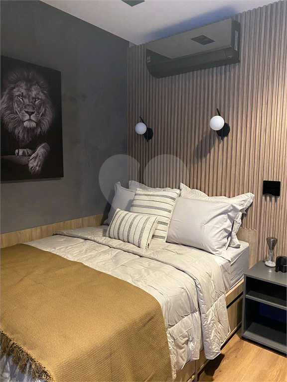 Studio mobiliado de 26m² decoração sofisticada Pinheiros