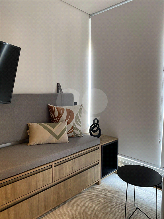 Studio mobiliado de 26m² decoração sofisticada Pinheiros