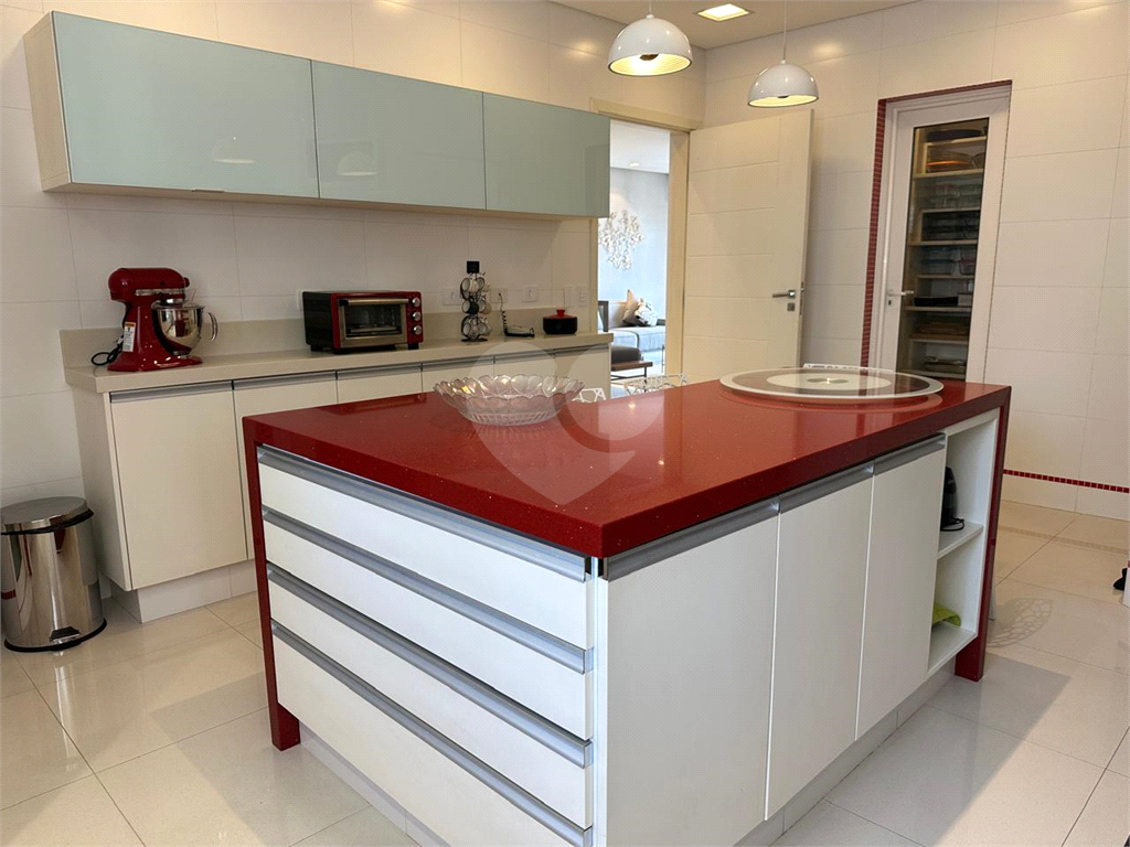 Linda casa a venda no Condomínio Reserva Nova Cantareira. Decoração Moderna ! Imóvel com 3 suítes completas, 6 vagas de garagem.