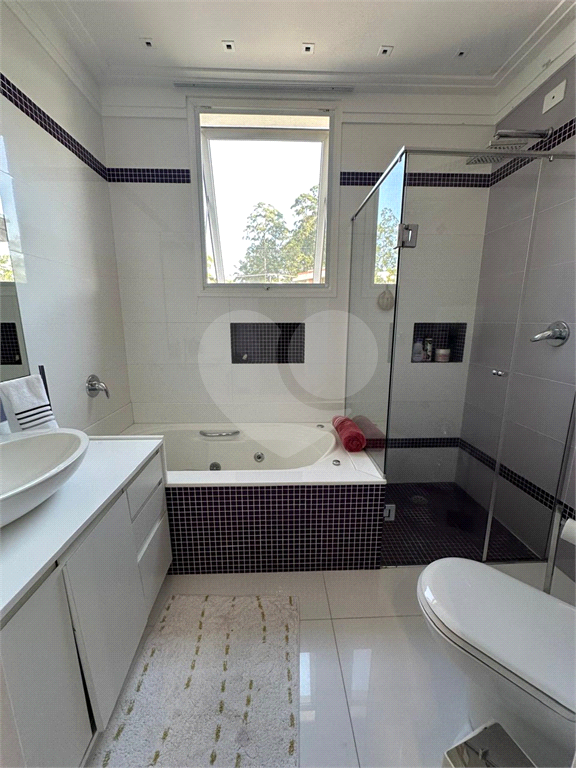 Linda casa a venda no Condomínio Reserva Nova Cantareira. Decoração Moderna ! Imóvel com 3 suítes completas, 6 vagas de garagem.