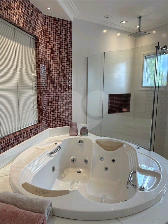 Linda casa a venda no Condomínio Reserva Nova Cantareira. Decoração Moderna ! Imóvel com 3 suítes completas, 6 vagas de garagem.
