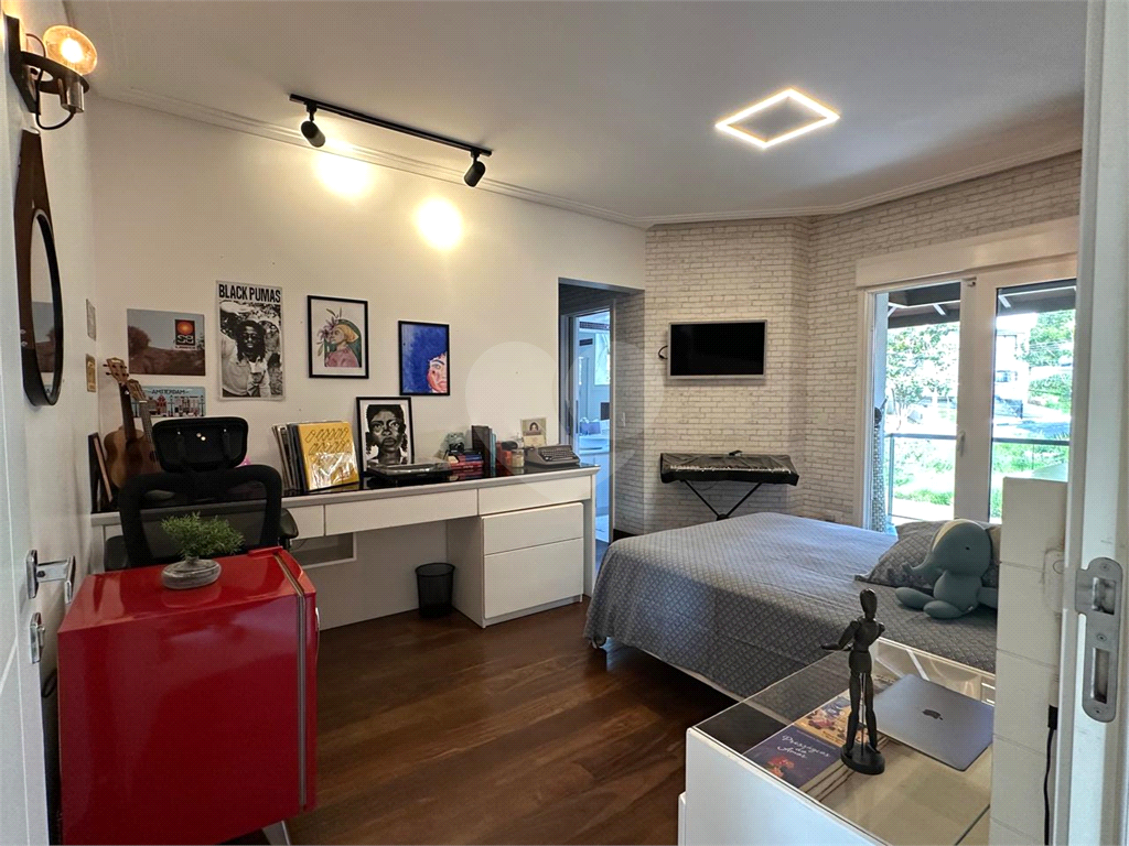 Linda casa a venda no Condomínio Reserva Nova Cantareira. Decoração Moderna ! Imóvel com 3 suítes completas, 6 vagas de garagem.