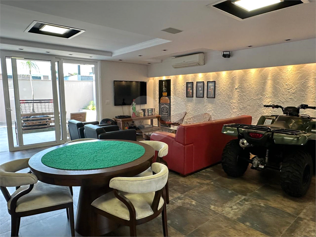Linda casa a venda no Condomínio Reserva Nova Cantareira. Decoração Moderna ! Imóvel com 3 suítes completas, 6 vagas de garagem.