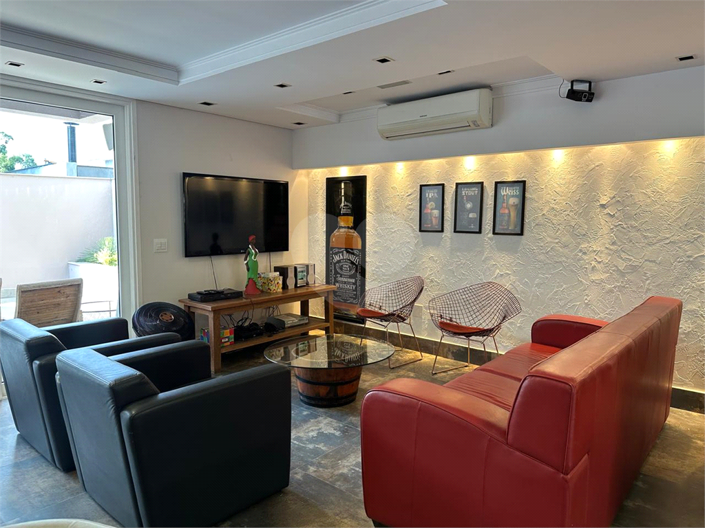 Linda casa a venda no Condomínio Reserva Nova Cantareira. Decoração Moderna ! Imóvel com 3 suítes completas, 6 vagas de garagem.