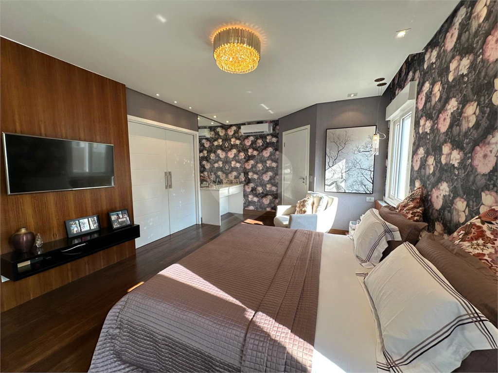 Linda casa a venda no Condomínio Reserva Nova Cantareira. Decoração Moderna ! Imóvel com 3 suítes completas, 6 vagas de garagem.
