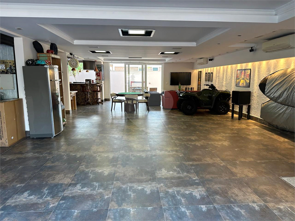 Linda casa a venda no Condomínio Reserva Nova Cantareira. Decoração Moderna ! Imóvel com 3 suítes completas, 6 vagas de garagem.