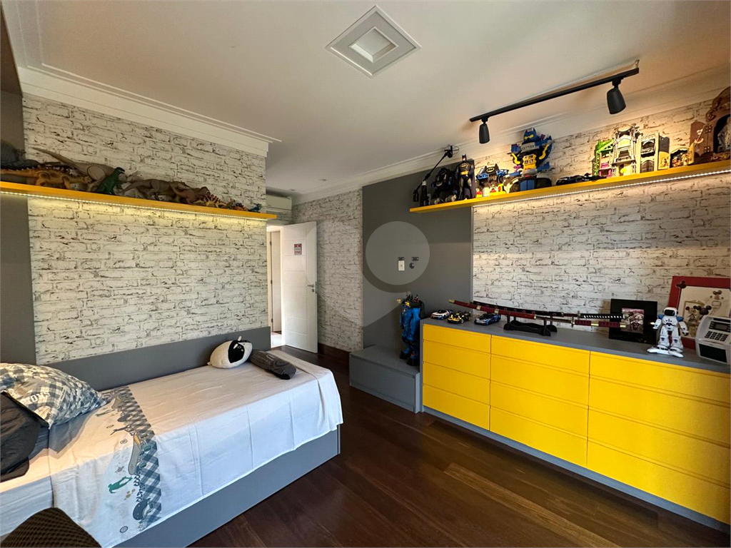 Linda casa a venda no Condomínio Reserva Nova Cantareira. Decoração Moderna ! Imóvel com 3 suítes completas, 6 vagas de garagem.