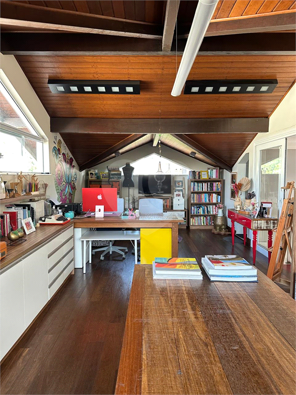Linda casa a venda no Condomínio Reserva Nova Cantareira. Decoração Moderna ! Imóvel com 3 suítes completas, 6 vagas de garagem.