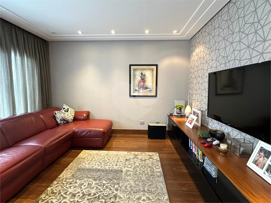 Linda casa a venda no Condomínio Reserva Nova Cantareira. Decoração Moderna ! Imóvel com 3 suítes completas, 6 vagas de garagem.