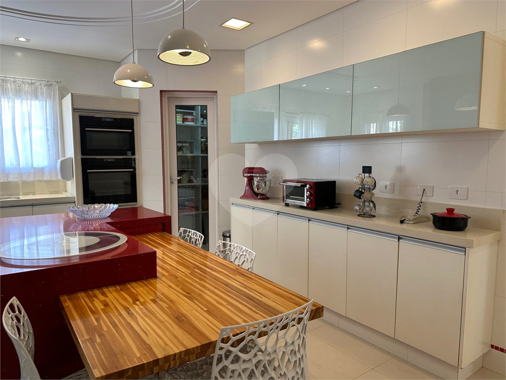 Linda casa a venda no Condomínio Reserva Nova Cantareira. Decoração Moderna ! Imóvel com 3 suítes completas, 6 vagas de garagem.