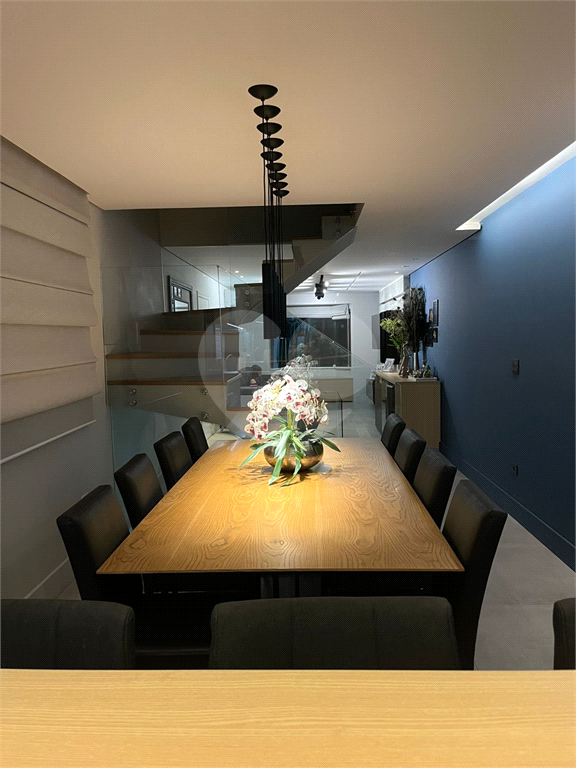 Sobrado com Piscina, 3 suites e 3 vagas