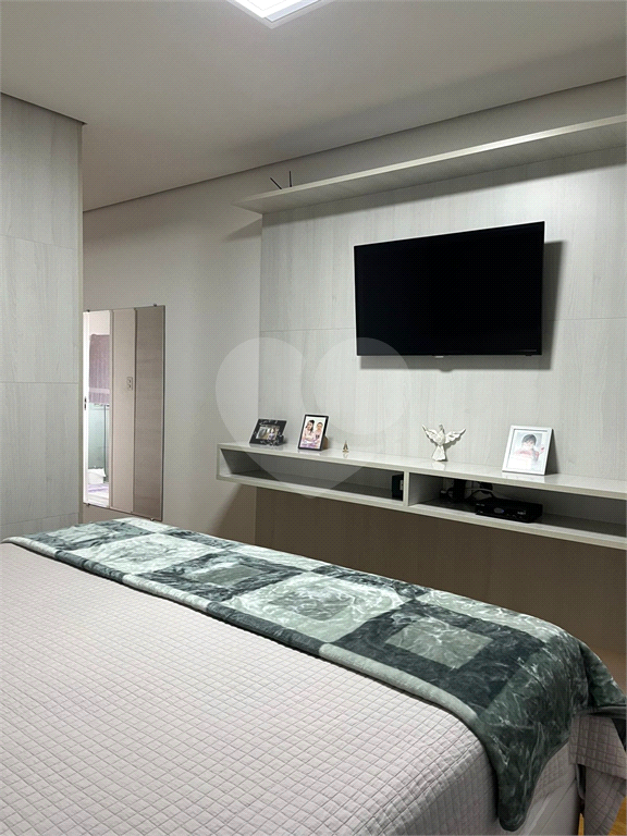Sobrado com Piscina, 3 suites e 3 vagas