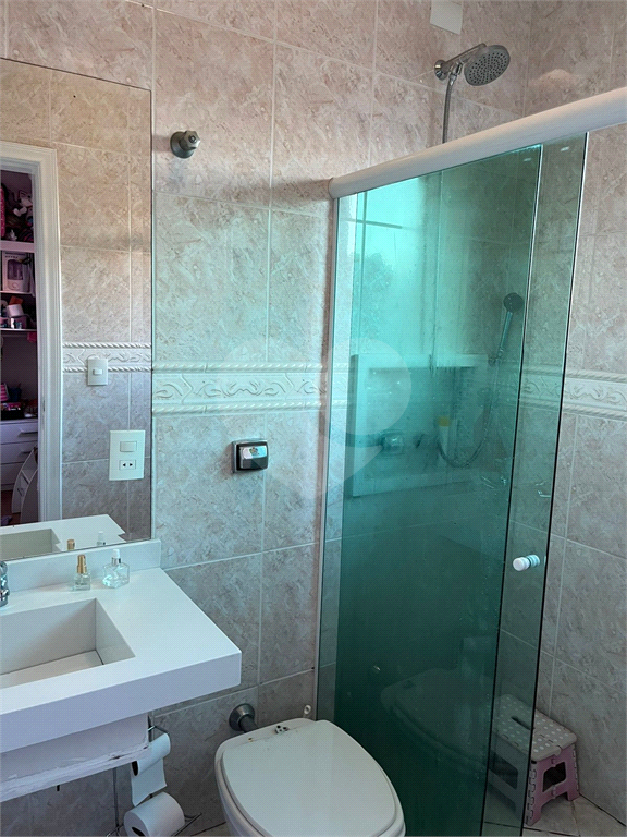 Sobrado com Piscina, 3 suites e 3 vagas