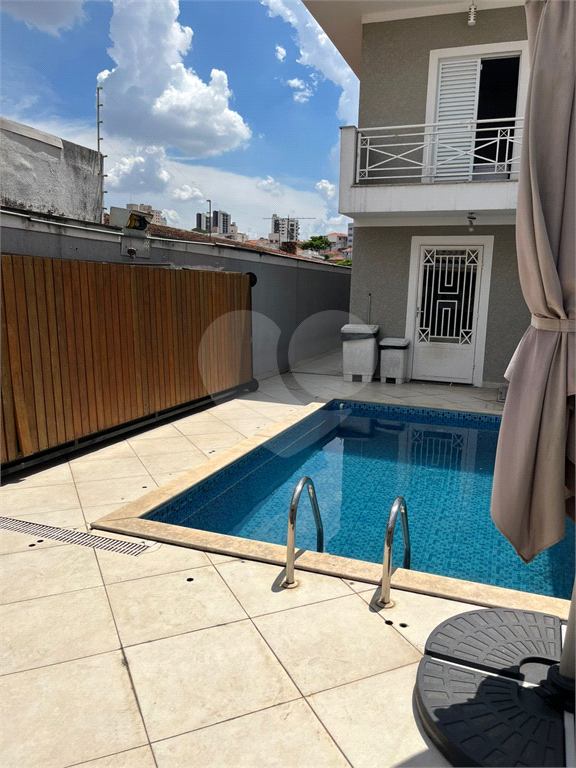 Sobrado com Piscina, 3 suites e 3 vagas