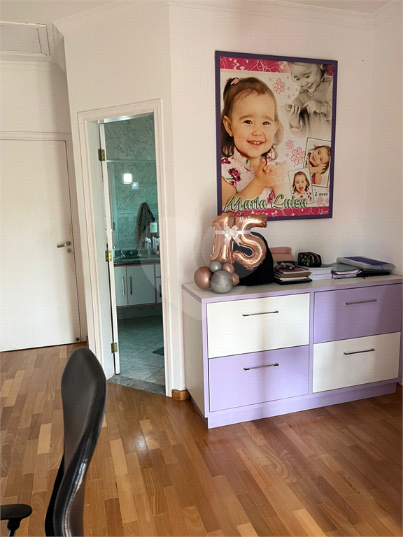 Sobrado com Piscina, 3 suites e 3 vagas