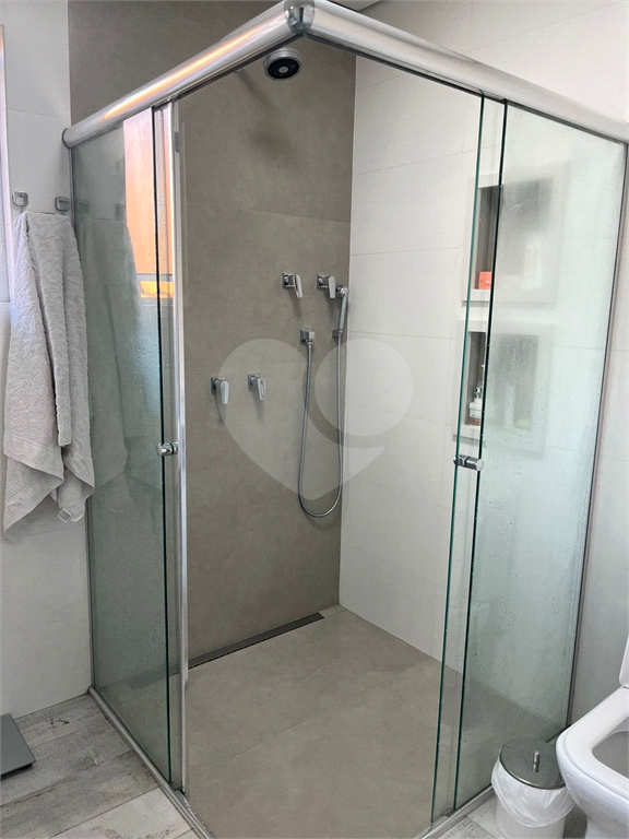 Sobrado com Piscina, 3 suites e 3 vagas