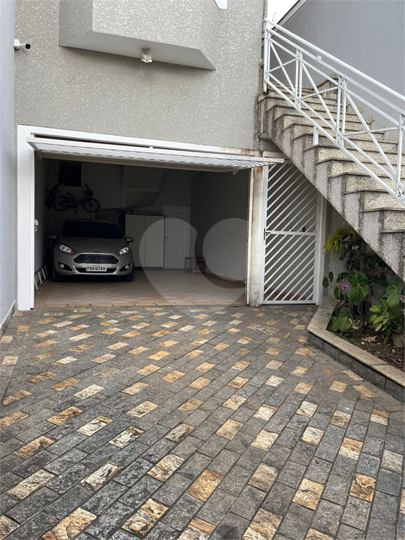 Sobrado com Piscina, 3 suites e 3 vagas