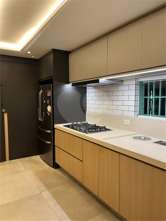 Sobrado com Piscina, 3 suites e 3 vagas