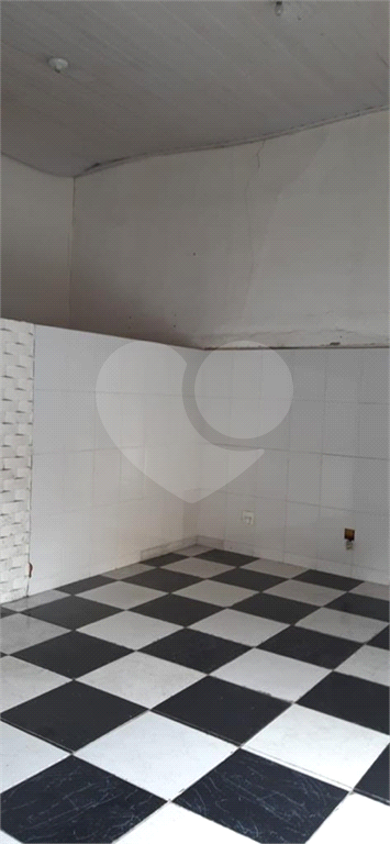 Imóvel com duas casas construídas, totalizando 96 m², na Rua Tanque Velho.