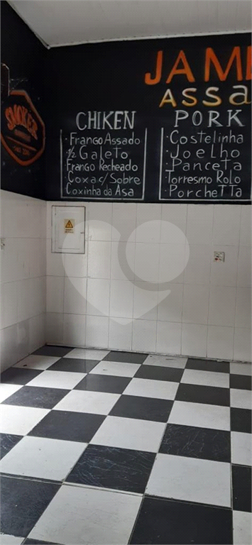 Imóvel com duas casas construídas, totalizando 96 m², na Rua Tanque Velho.