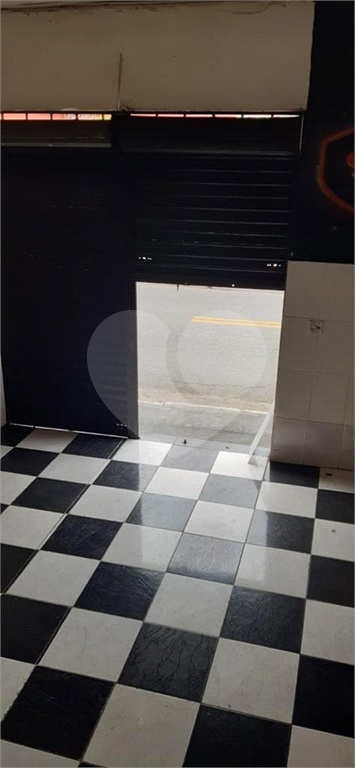 Imóvel com duas casas construídas, totalizando 96 m², na Rua Tanque Velho.