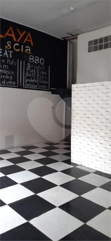 Imóvel com duas casas construídas, totalizando 96 m², na Rua Tanque Velho.