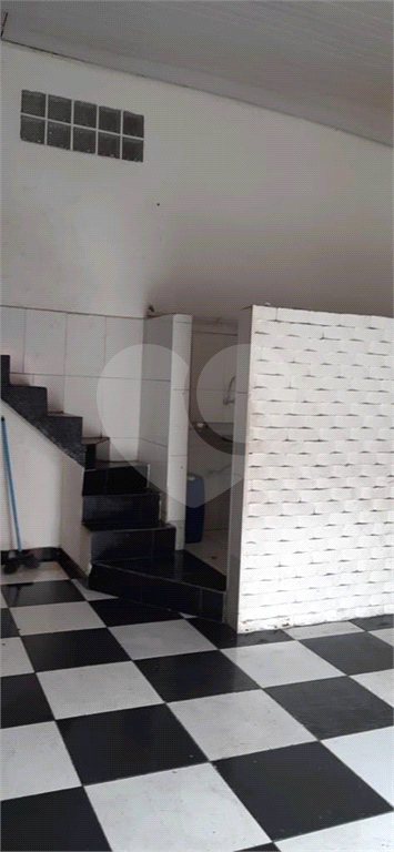 Imóvel com duas casas construídas, totalizando 96 m², na Rua Tanque Velho.