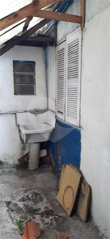 Imóvel com duas casas construídas, totalizando 96 m², na Rua Tanque Velho.