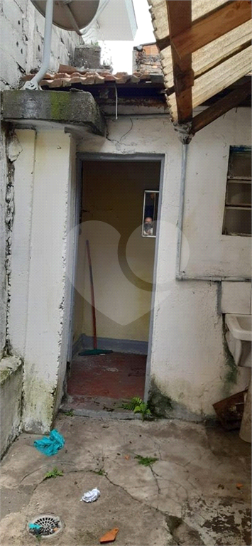 Imóvel com duas casas construídas, totalizando 96 m², na Rua Tanque Velho.