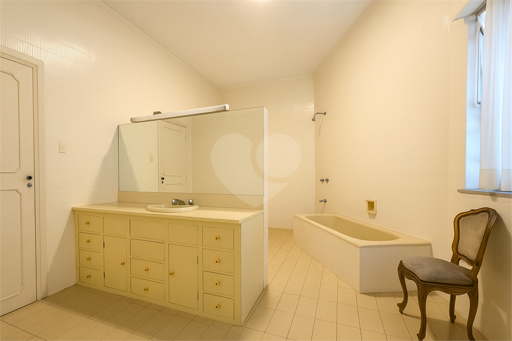 Casa no Jardim São Bento com 4 quartos / 2 suítes / 519 m²